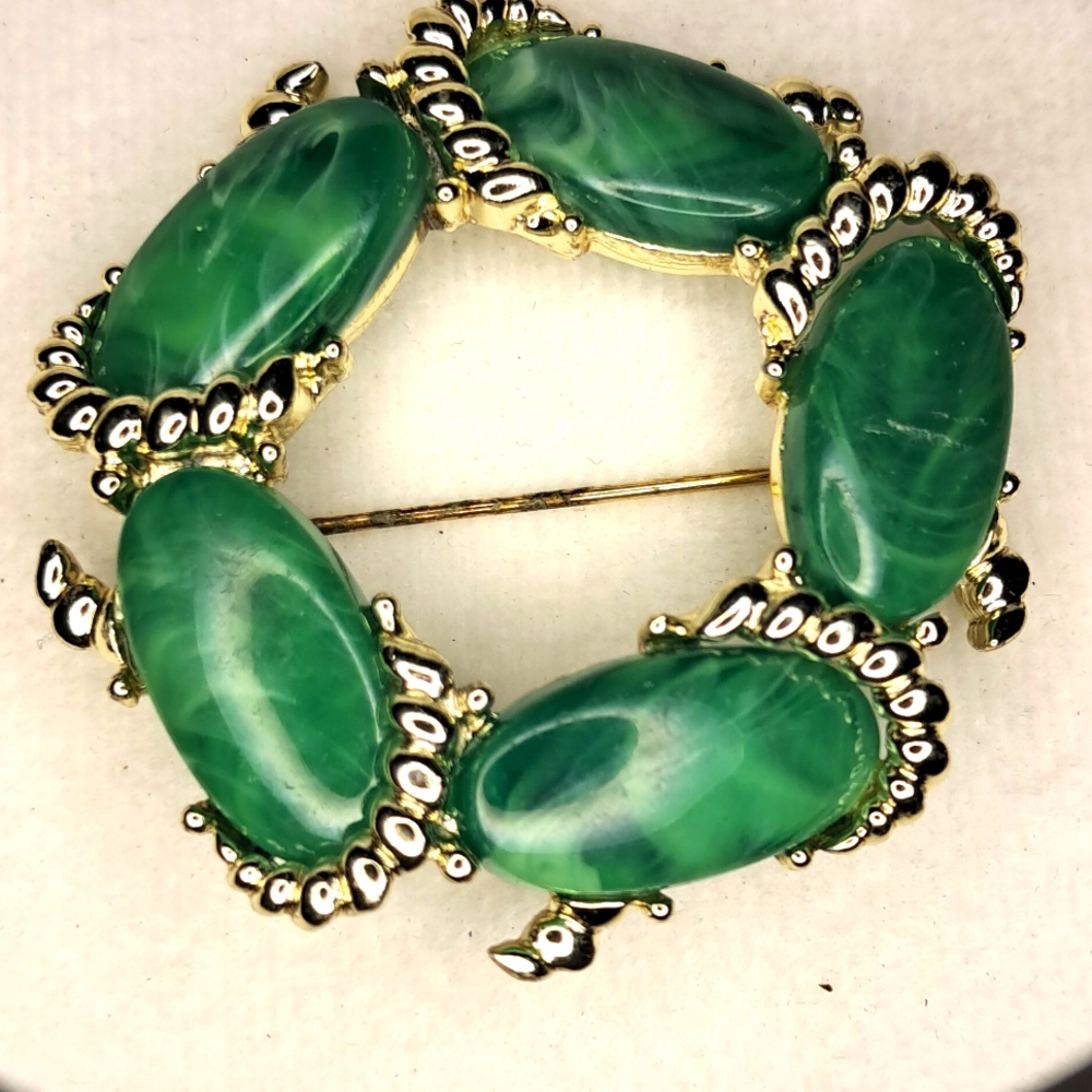 Vintage Kramer brooch
